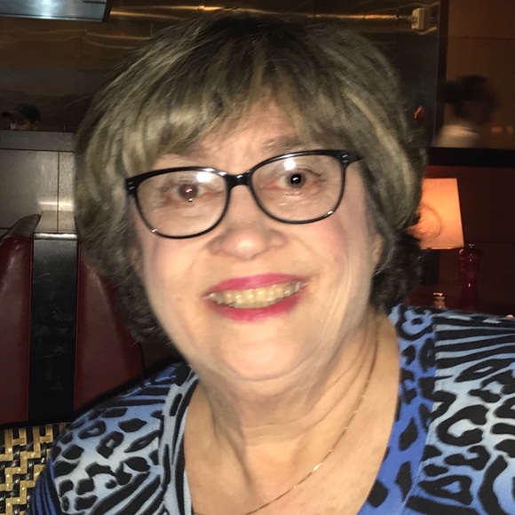 Meet your Posher, Eileen - Picture 1 of 2